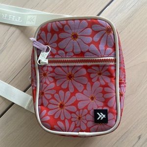 Thread Wallets crossbody bag. Pre loved but in great conditions. Emmeline print